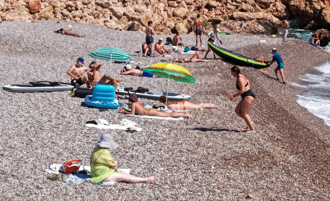 Antalya Yağmurdan Güneşe Çabuk Geçti 4